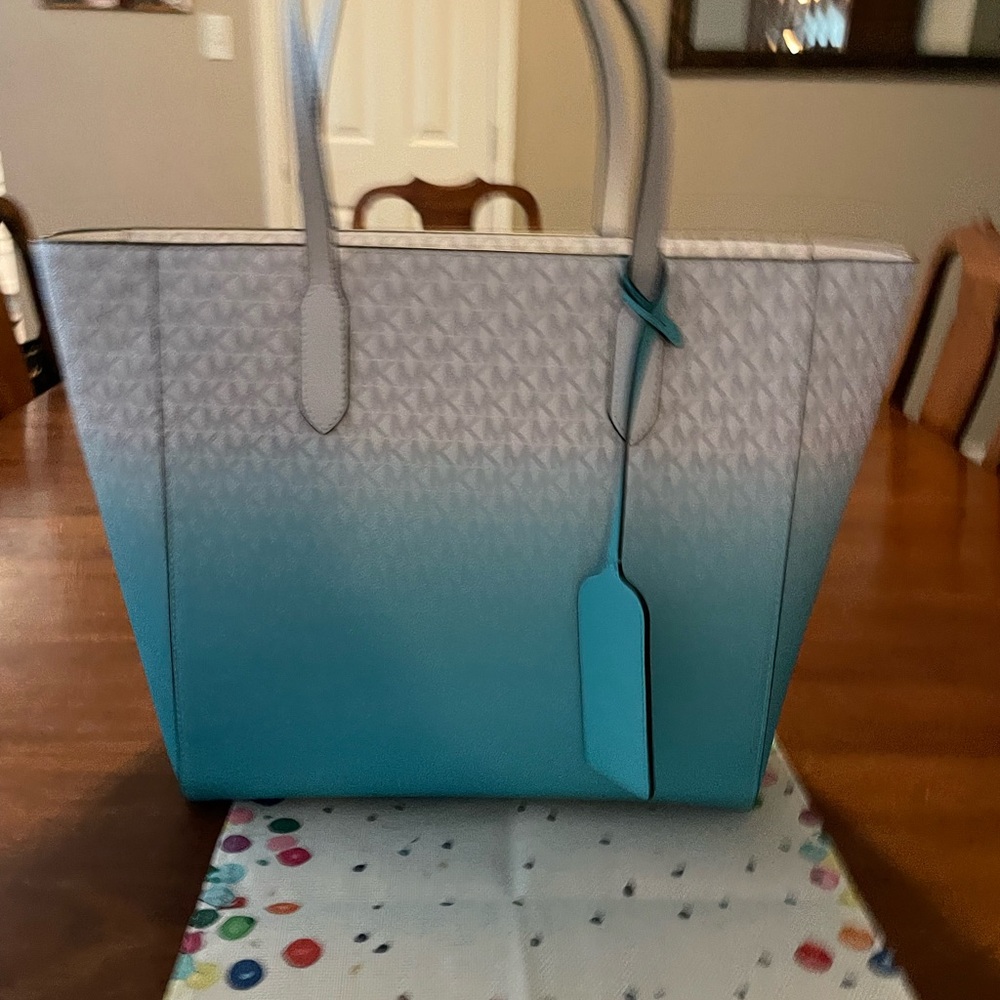 Brand New Michael Kors Sinclair Signature Logo Ombre Large East West Tote Bag